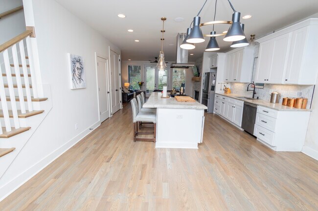 Foto del edificio - 5821 Maxon Ave