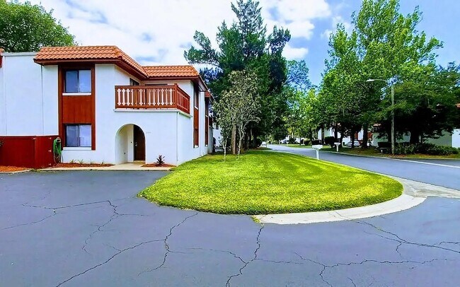 Foto del edificio - 2111 Oak Meadow Cir