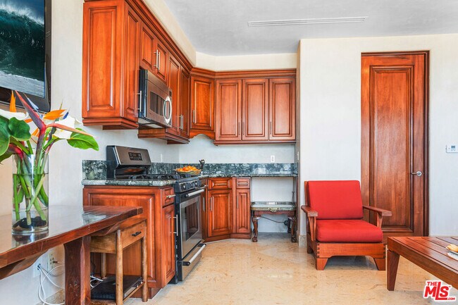 Foto del edificio - 4440 Encinal Canyon Rd