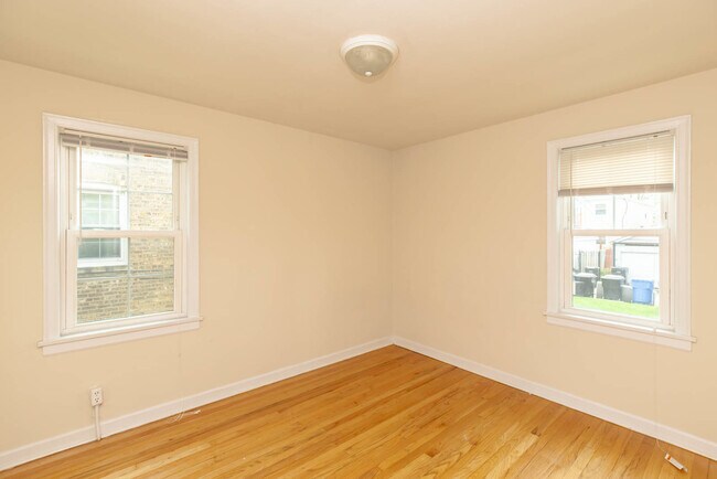 Foto del edificio - 4231 W Nelson St