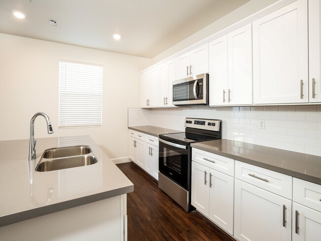 Building Photo - 6513 Enlightenment Dr