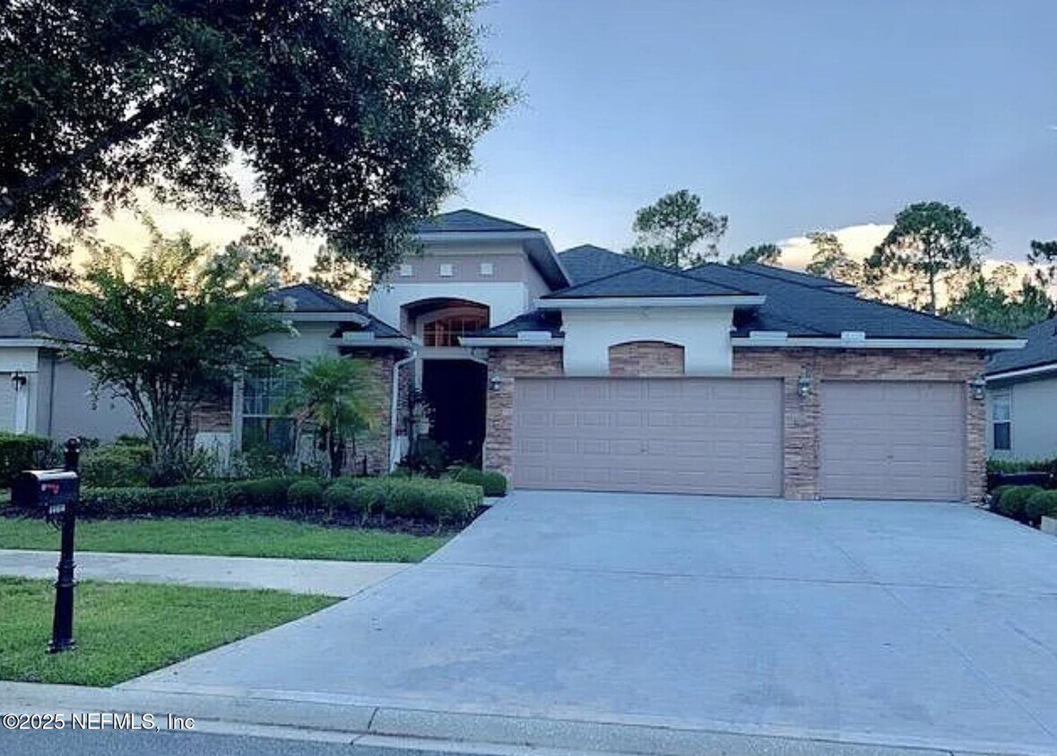 Foto principal - 14194 Big Spring St