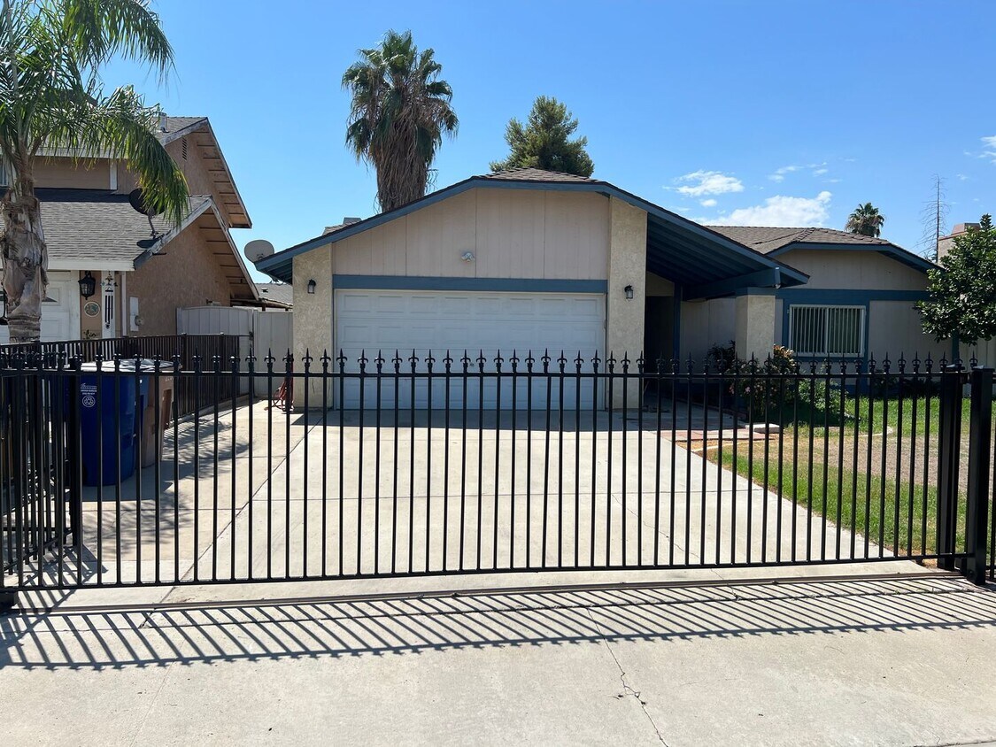 Primary Photo - South Central Bakersfield House