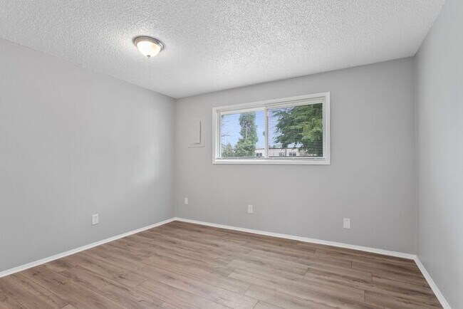 Foto del edificio - 2 bedroom 1 bath in Clackamas!!