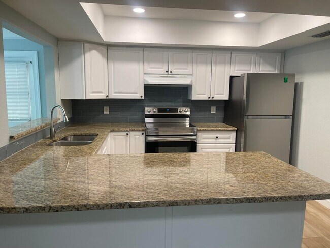 Foto del edificio - 11737 Inverness Cir