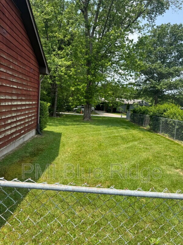 Foto del edificio - 10 Laurel Brook Dr
