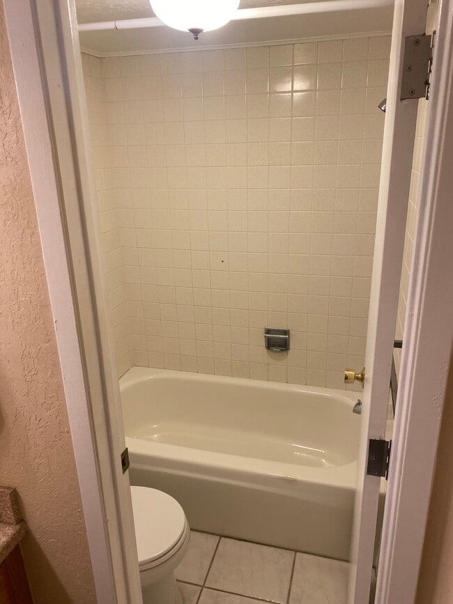 Full tub and shower - 5300 E Cherry Creek South Dr