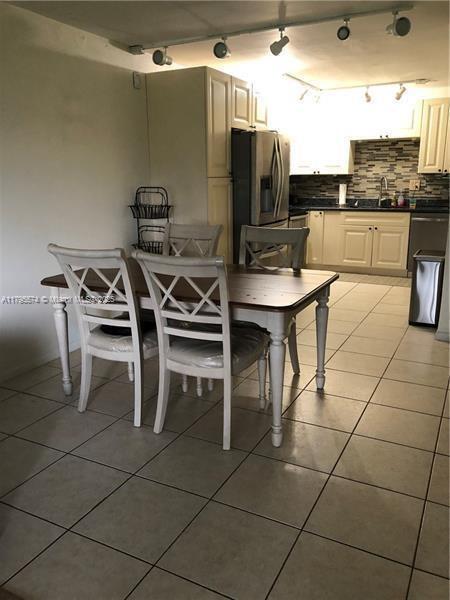 Foto del edificio - 9440 SW 8th St