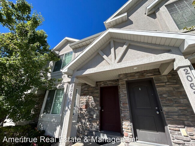 Foto del edificio - 4 br, 3.5 bath House - 2066 W. 1100 N.