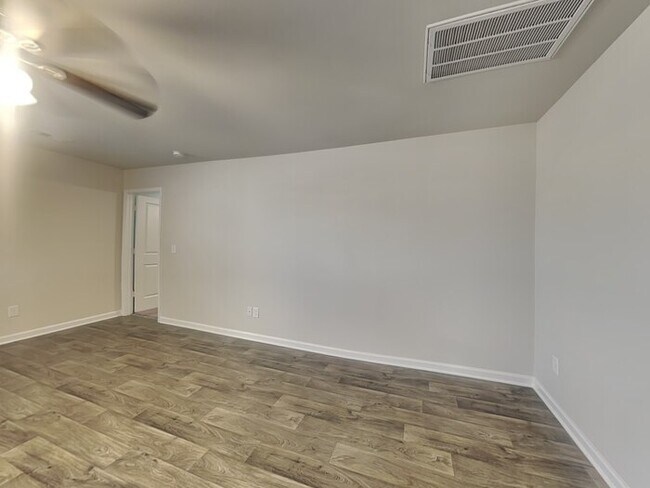 Building Photo - 64 Blue Fescue Way