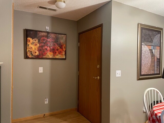 Entry - 512 Westside Dr