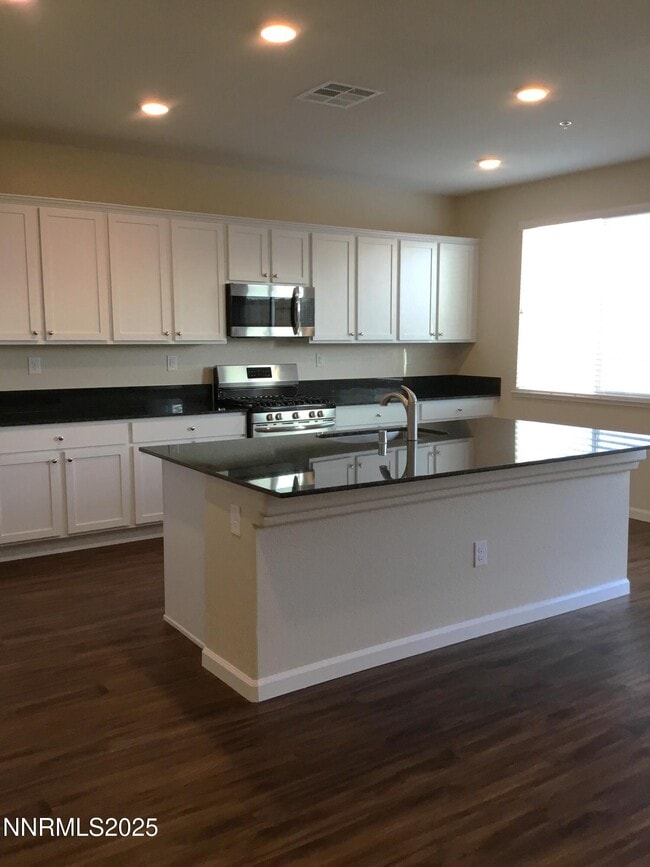 Building Photo - 2950 Cityview Terrace