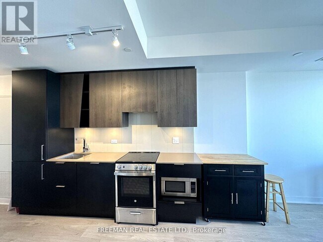 Photo du bâtiment - 3900 Confederation Pkwy