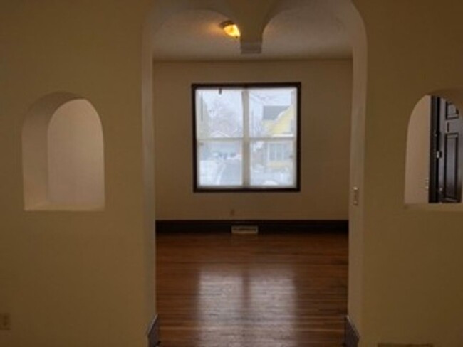 Foto del edificio - 512 Beaumont St E