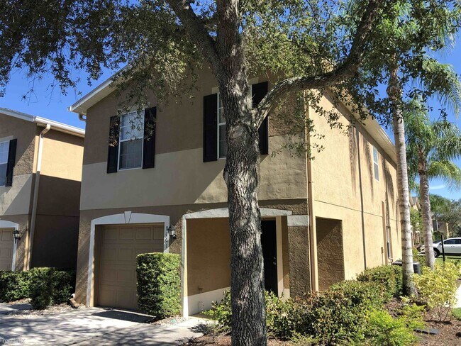 Building Photo - 3 br, 2.5 bath Townhome - 8001 Savannah Su...
