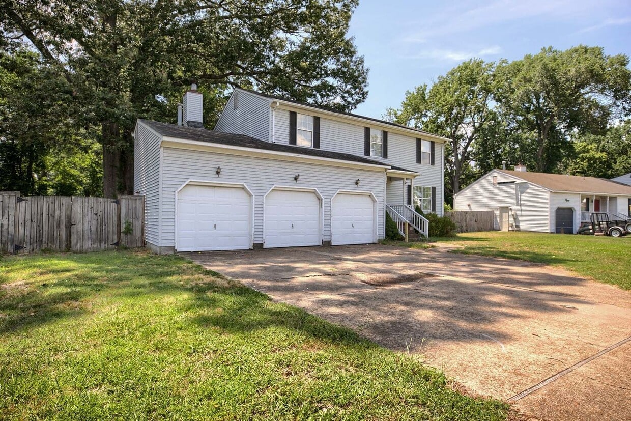 Primary Photo - 18 Lundy Ln