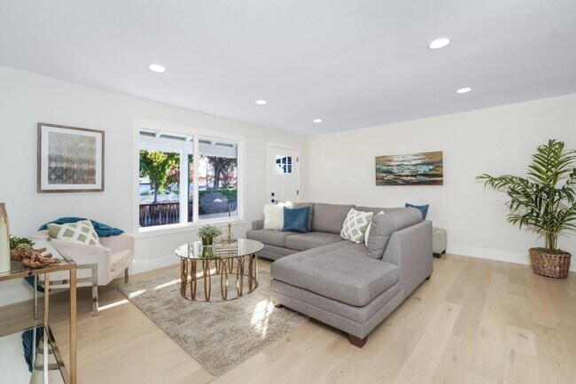 Building Photo - 1671 Nightingale Ave