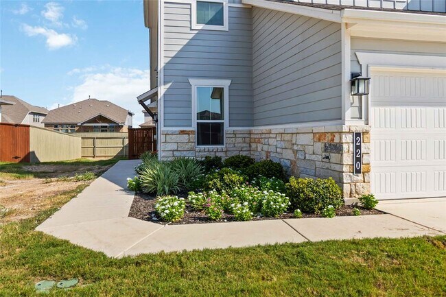 Foto del edificio - 220 Mirabeau Way