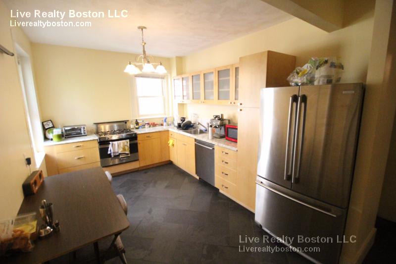 Primary Photo - 1189 Commonwealth Avenue