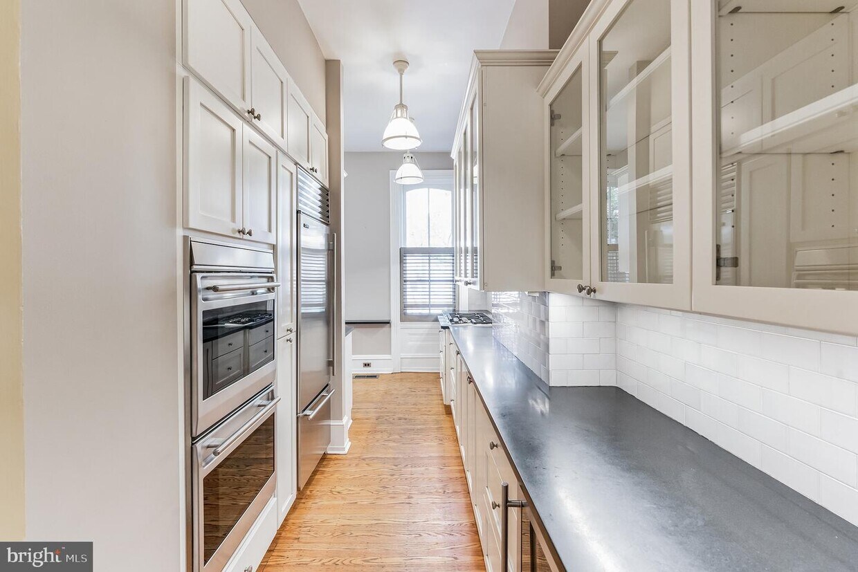 Primary Photo - 115 N Lambert St