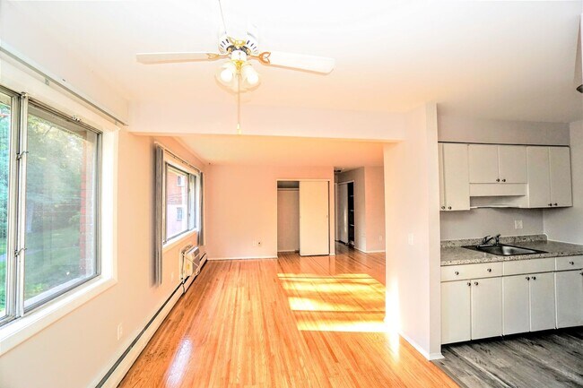 Building Photo - 146 Woodhill Dr