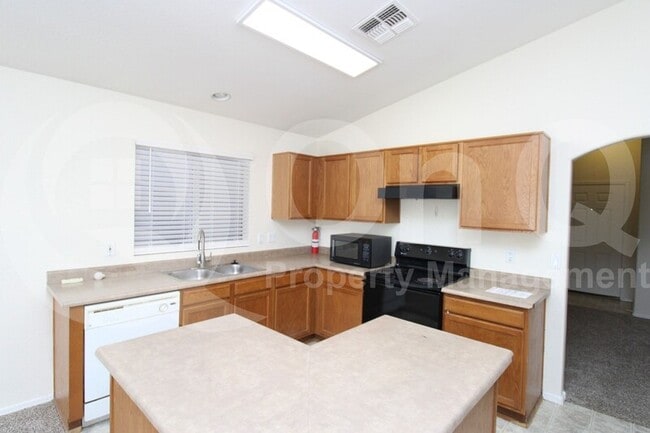 Building Photo - 12105 N 115th Ave