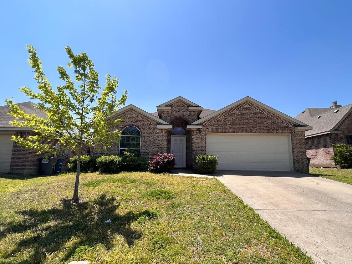 Primary Photo - 208 Creekwood Dr