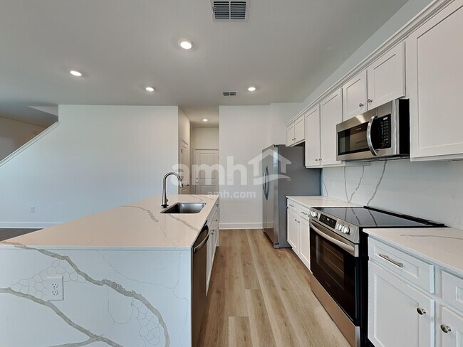 Building Photo - 5960 River Farm Ave