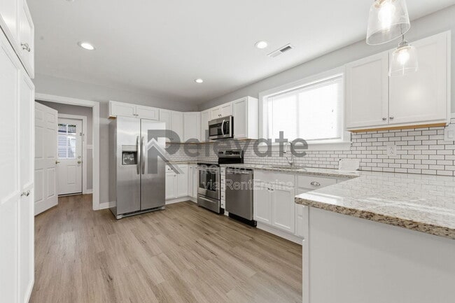 Building Photo - 8410 Yolanda Rd