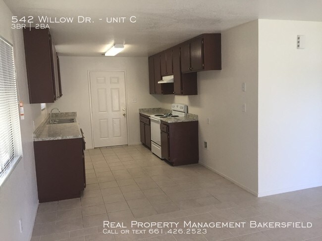 Foto del edificio - 542 Willow Dr Unit C