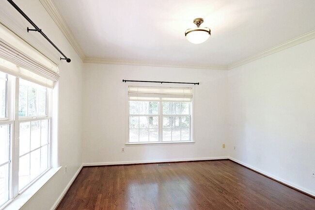 Building Photo - Move-In Ready, Dog-Friendly Preddy Creek Home