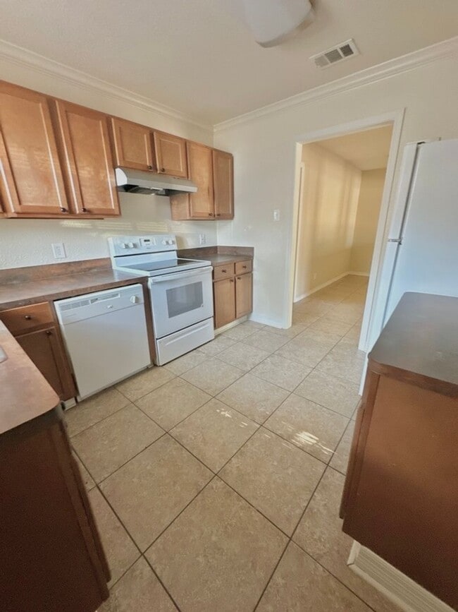 Building Photo - 1512 Duncan Ave