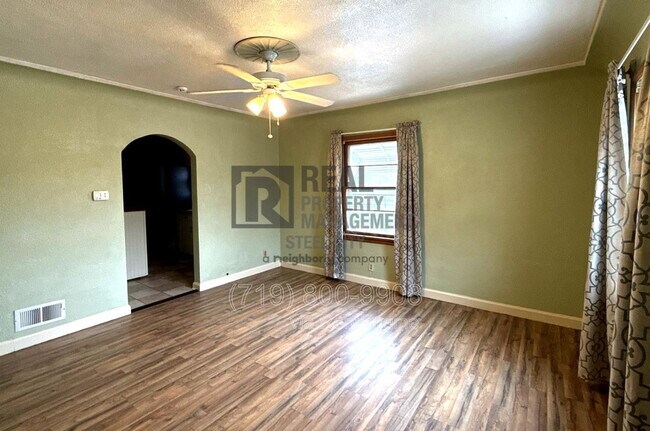 Foto del edificio - 1222 E 3rd St