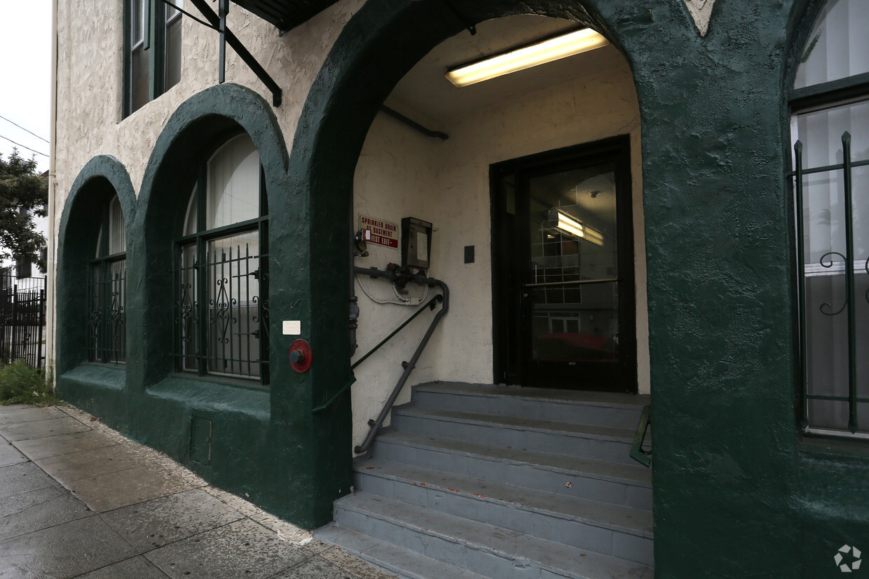 Building Photo - Columbia Apartments