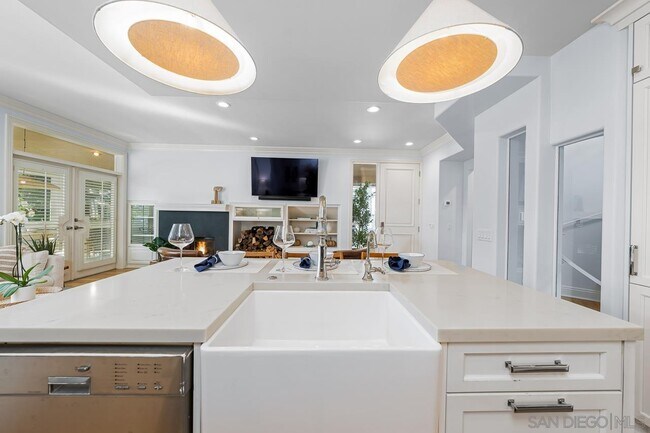 Building Photo - 211 27th St