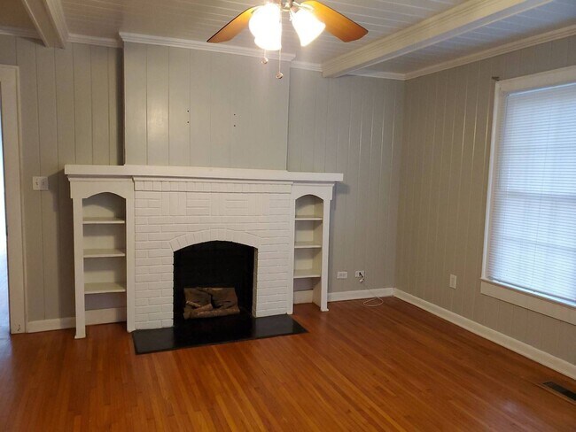 Building Photo - Great older home in Gastonia near Westfield Mall and Hospital