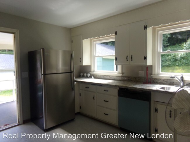 Building Photo - 3 br, 2 bath House - 7 Meadow Dr
