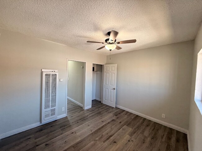 Foto del edificio - 8100 S Western Ave