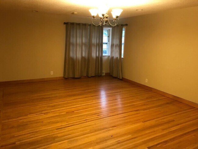 Foto del edificio - 1764 Montreal Ave