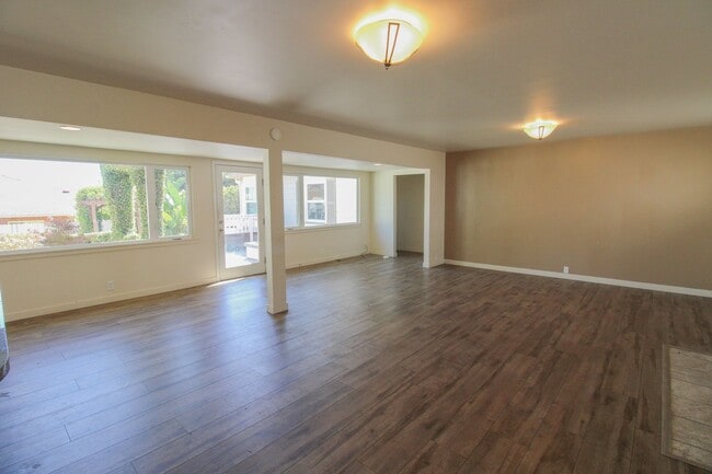 Building Photo - Exceptional Monterey Heights 4 Bedroom Hou...