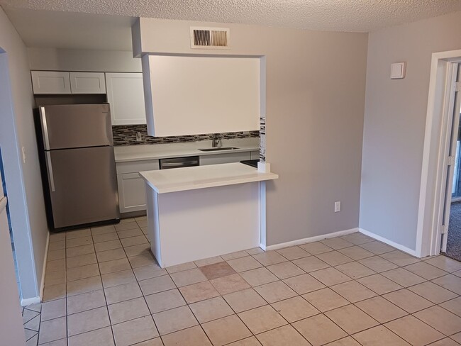 Building Photo - Amazing 3 Bedroom 2 Bath home in Tempe