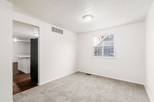 Building Photo - Beautifully Updated Reynoldsburg Home Near a Park!