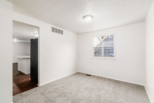 Foto del edificio - Beautifully Updated Reynoldsburg Home Near a Park!