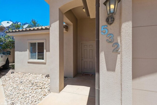 Building Photo - JUST REDUCED PRICE!!  Beautiful Townhome n...