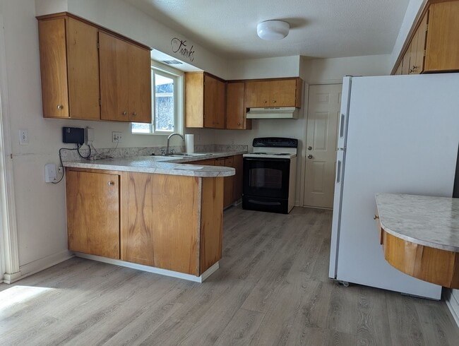 Building Photo - Beautiful 3 bedroom Orofino House