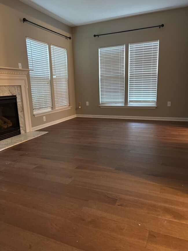 Foto del edificio - Lovely Greer Townhome