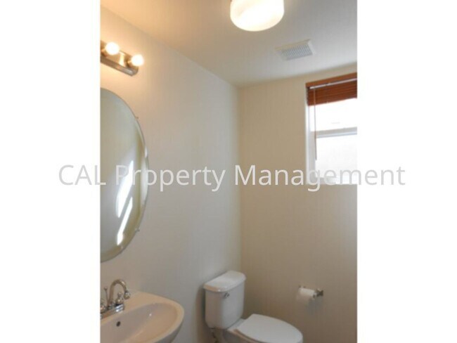 Foto del edificio - 3 Bedroom with loft near Alvarez High School