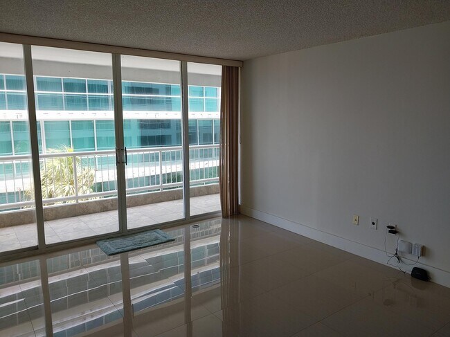 Building Photo - 9341 Collins Ave