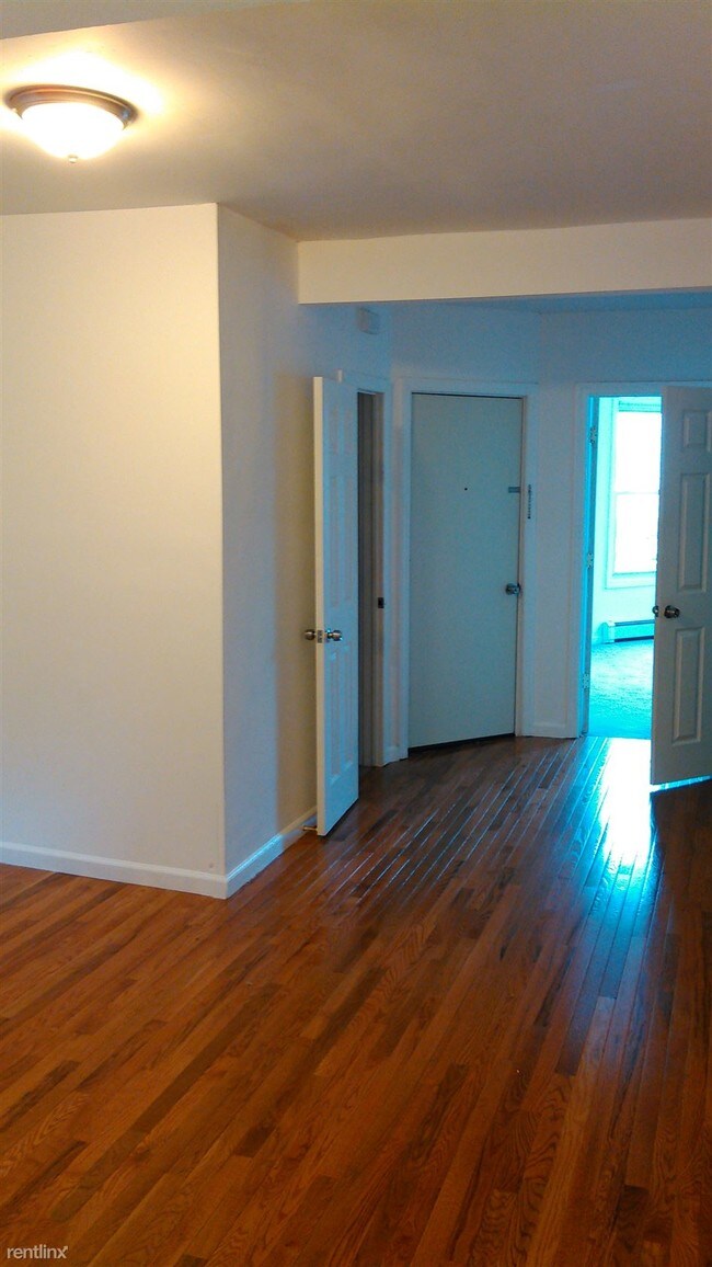 Building Photo - 2 br, 1 bath  - 172 Jasper St Apt 3