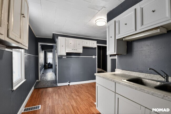 Building Photo - 920 S Matthew St